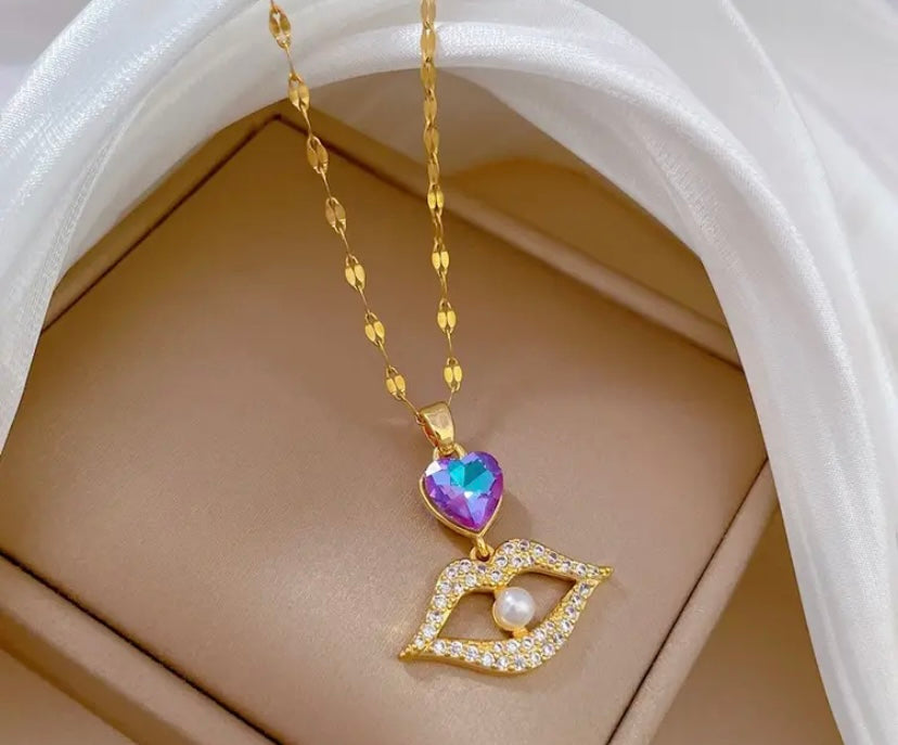 Crystal Lips titanium chain with pearl