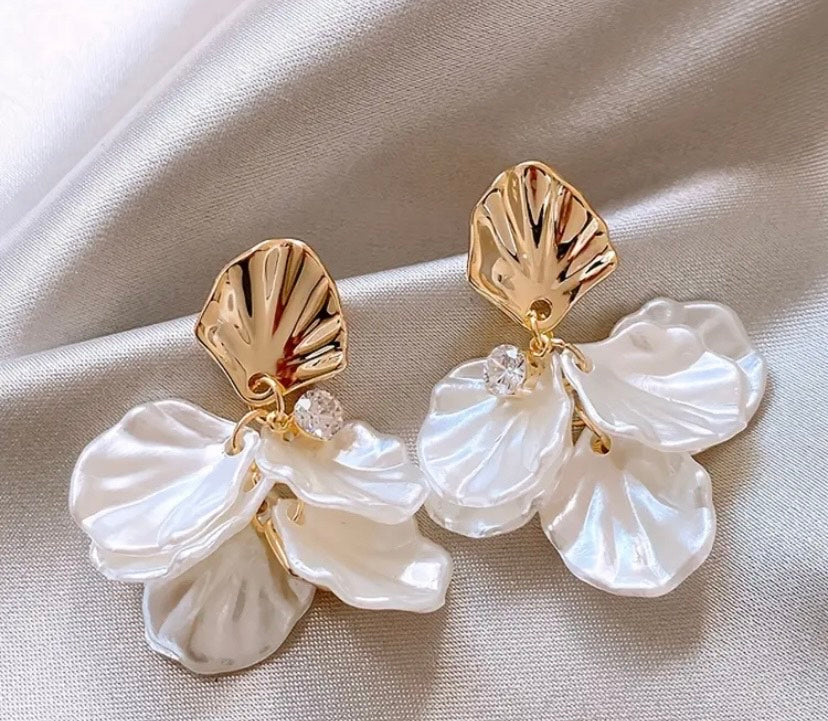 Golden color pearl earrings