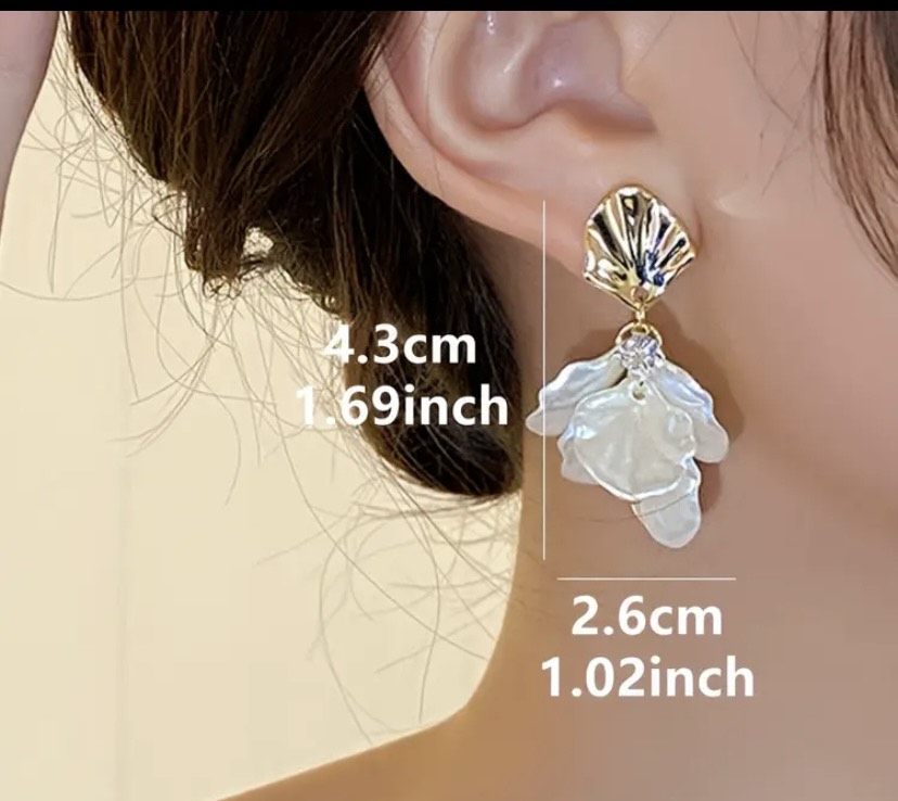 Golden color pearl earrings