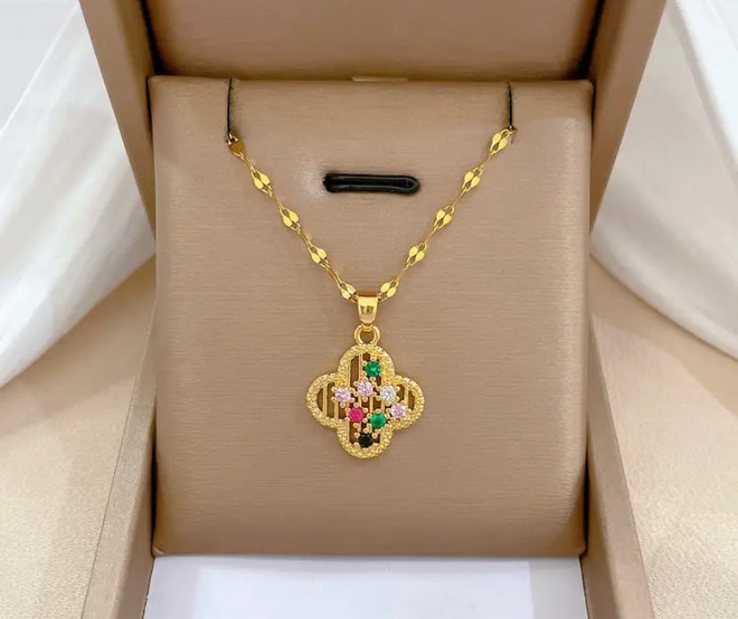Clover micro-inlaid titanium steel necklace