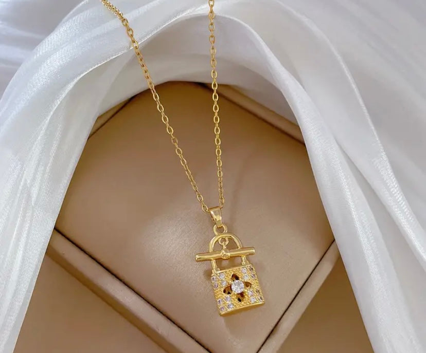 Golden Lock chain with Crystals