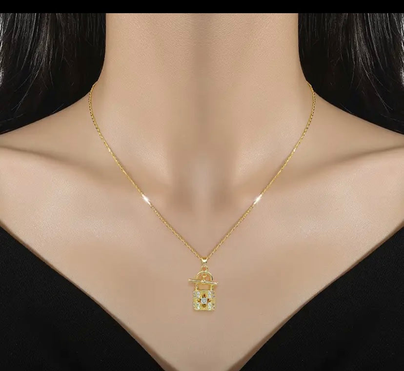 Golden Lock chain with Crystals