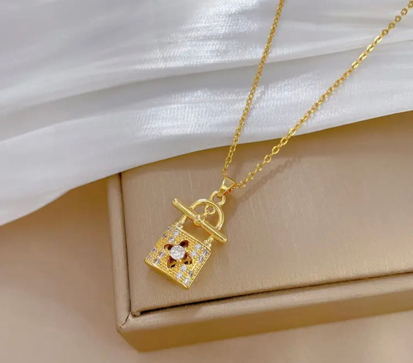 Golden Lock chain with Crystals