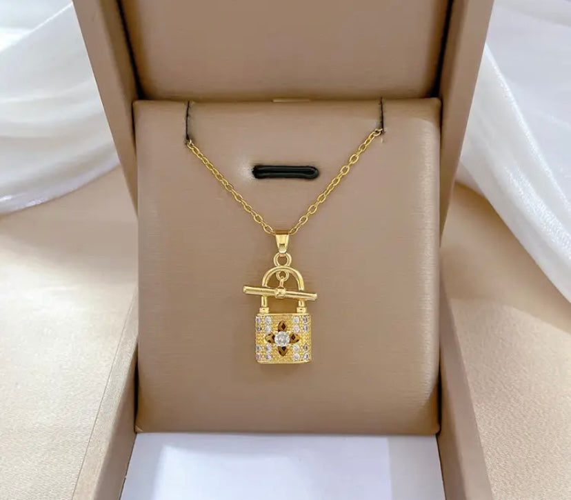 Golden Lock chain with Crystals