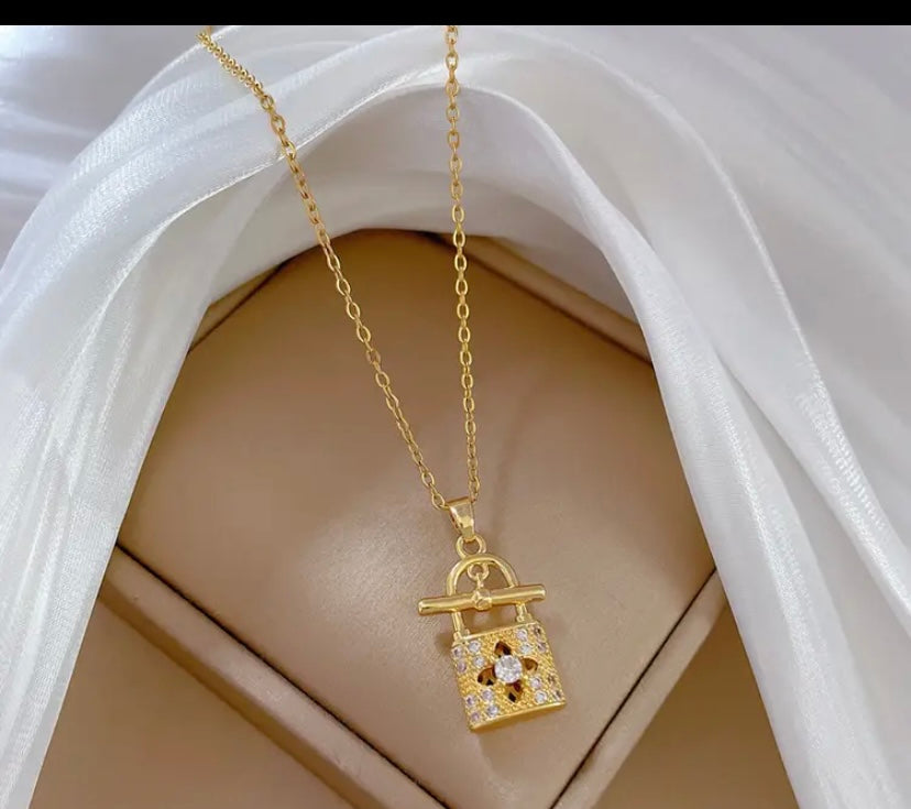 Golden Lock chain with Crystals